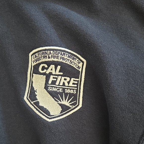 Gildan Dark Blue Hoodie with CAL FIRE Logo Large - Picture 2 of 6